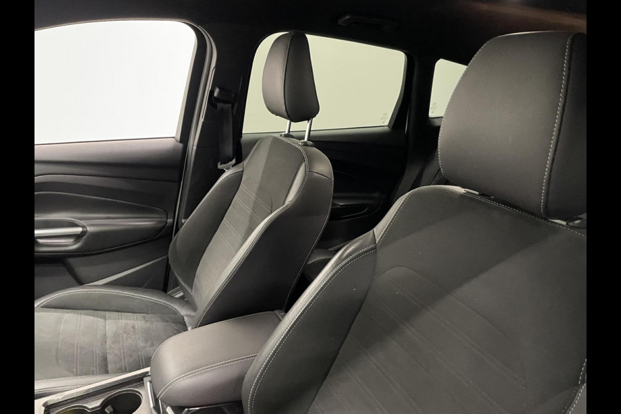 Ford Kuga 1.5 EcoBoost ST Line Trekhaak Navigatie Parkeersensoren Park Assist Cruise Control Xenon Climate Control Lichtmetalen velgen Getinte ramen