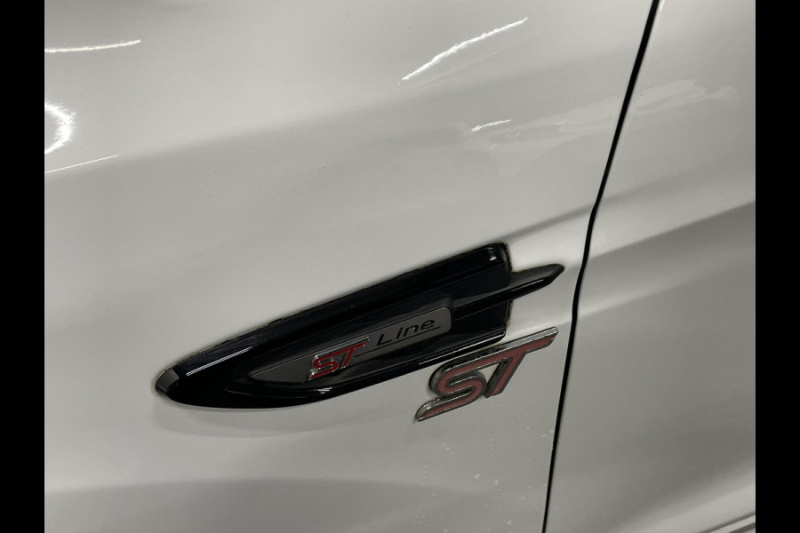 Ford Kuga 1.5 EcoBoost ST Line Trekhaak Navigatie Parkeersensoren Park Assist Cruise Control Xenon Climate Control Lichtmetalen velgen Getinte ramen