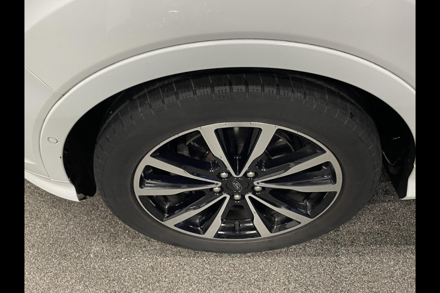 Ford Kuga 1.5 EcoBoost ST Line Trekhaak Navigatie Parkeersensoren Park Assist Cruise Control Xenon Climate Control Lichtmetalen velgen Getinte ramen