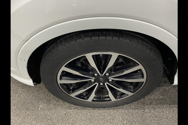 Ford Kuga 1.5 EcoBoost ST Line Trekhaak Navigatie Parkeersensoren Park Assist Cruise Control Xenon Climate Control Lichtmetalen velgen Getinte ramen