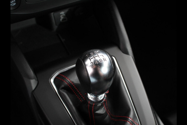 Ford Focus 1.0 125 PK Hybrid ST Line Groot Scherm! Navigatie Climate Control Led Dab Camera Parkeer sensoren Cruise Control Lichtmetalen velgen Prijs Incl. BOVAG Garantie