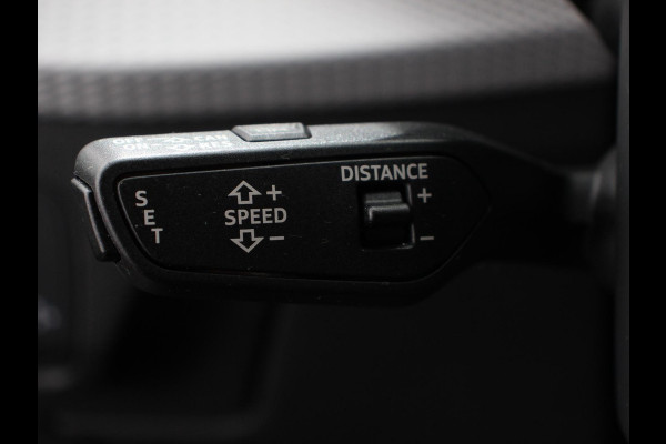 Audi Q2 35 TFSI 150pk Automaat S Edition | Navigatie | Camera | Adaptive Cruise Control | LED Matrix | Elektrische Achterklep | Keyless Entry |