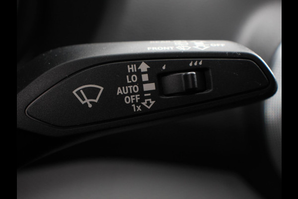 Audi Q2 35 TFSI 150pk Automaat S Edition | Navigatie | Camera | Adaptive Cruise Control | LED Matrix | Elektrische Achterklep | Keyless Entry |