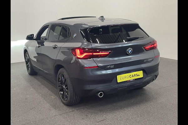 BMW X2 xDrive25e High Executive Sportline Panoramadak Groot Navi carplay/android Sportstoelen stoelverwarming parkeersensoren Voor+Achter Donkere hemel