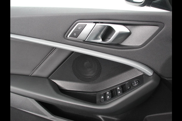 BMW 1-serie 118i Automaat Sportline Business Edition | Navigatie | Cruise control | LED Parkeersensor achter | Navigatie | Apple Carplay/ Android Auto | Lichtmetalen velgen | Digitale Cockpit