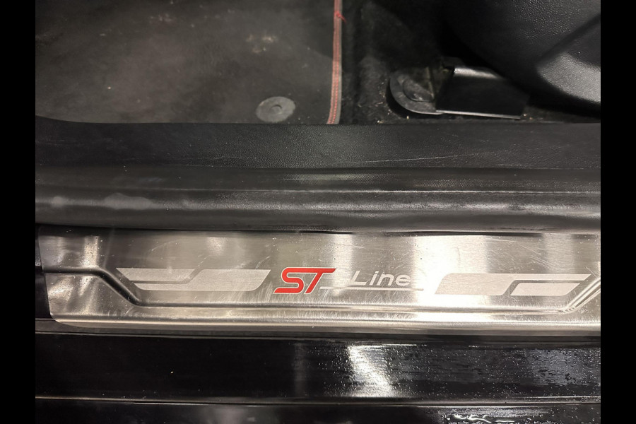 Ford Fiesta 1.0 EcoBoost ST-Line 125PK 6V Navigatie Full LED Carplay Parkeersensoren Cruise Control Stoel+Stuurverwarming Climate Control Privacy Glass 17" DAB+