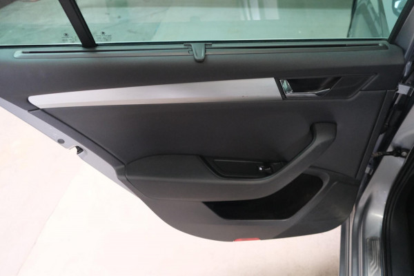 Škoda Superb Combi 1.6 TDI Greenline Business > €9450,- Netto Export <