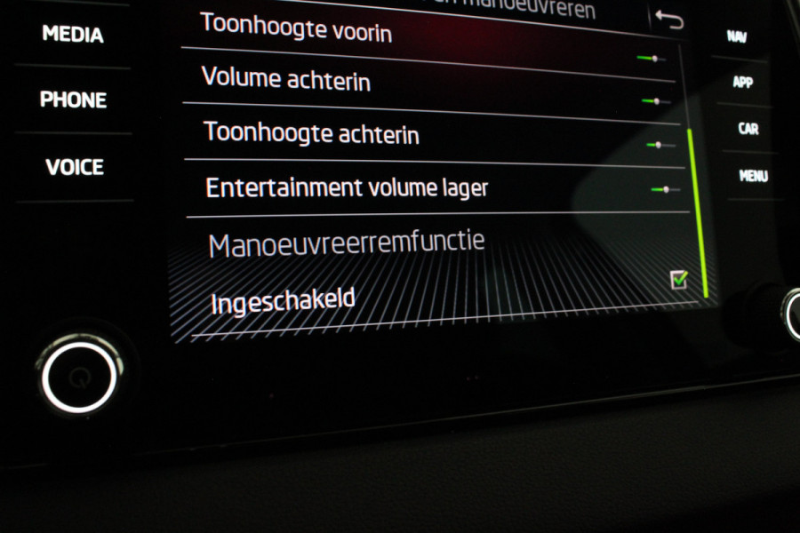 Škoda Karoq 1.5 TSI ACT Style 150pk Automaat/Camera/Trekhaak/ACC cruise control adaptief...