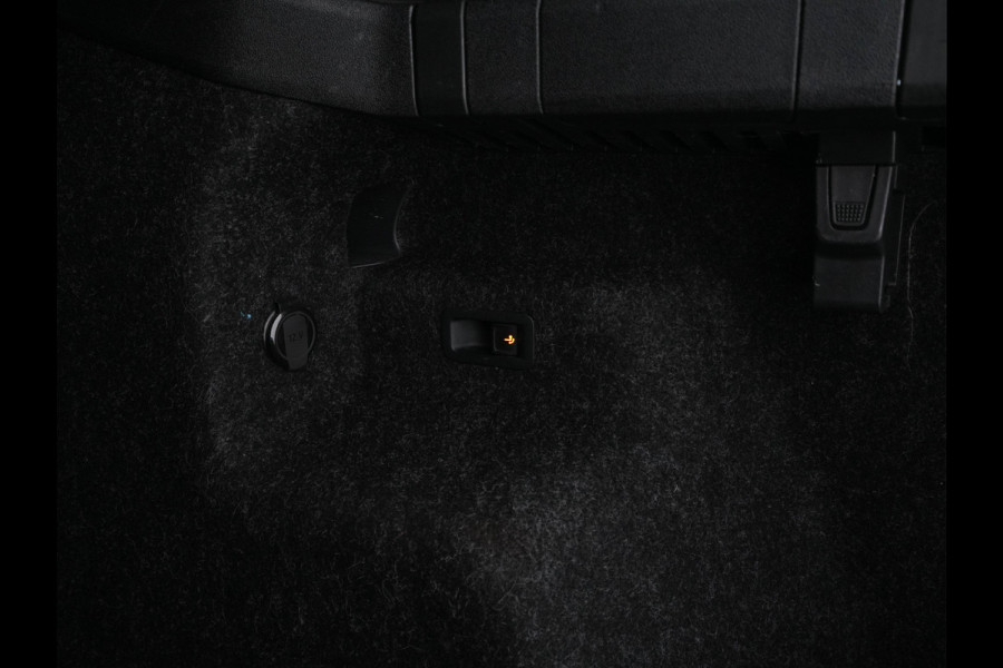 Škoda ENYAQ iV 80 [ 3-Fase ] {SOH-88% } (INCL-BTW) *LEATHER-FABRIC | FULL-LED | DIGI-COCKPIT | CAMERA | KEYLESS | NAVI-FULLMAP | AMBIENT-LIGHT | ECC | HEATED-COMFORTSEATS | DAB+ | PDC | CRUISE | CARPLAY | TOWBAR | 19"ALU*