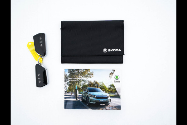 Škoda ENYAQ iV 80 [ 3-Fase ] {SOH-88% } (INCL-BTW) *LEATHER-FABRIC | FULL-LED | DIGI-COCKPIT | CAMERA | KEYLESS | NAVI-FULLMAP | AMBIENT-LIGHT | ECC | HEATED-COMFORTSEATS | DAB+ | PDC | CRUISE | CARPLAY | TOWBAR | 19"ALU*