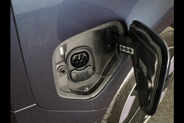 Volkswagen ID. Buzz Pro 77 kwH SWB 204 PK | Navigatie | Camera | Wegklapbare trekhaak | Matrix led