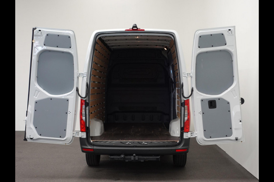 Mercedes-Benz Sprinter 315 CDI Aut 9G-Tronic L2H2 PRO Airco MBUX Navi Adaptive Cruise Control Leder PDC VA + Camera Trekhaak 3500kg Comfortstoel