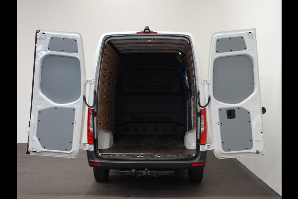 Mercedes-Benz Sprinter 315 CDI Aut 9G-Tronic L2H2 PRO Airco MBUX Navi Adaptive Cruise Control Leder PDC VA + Camera Trekhaak 3500kg Comfortstoel