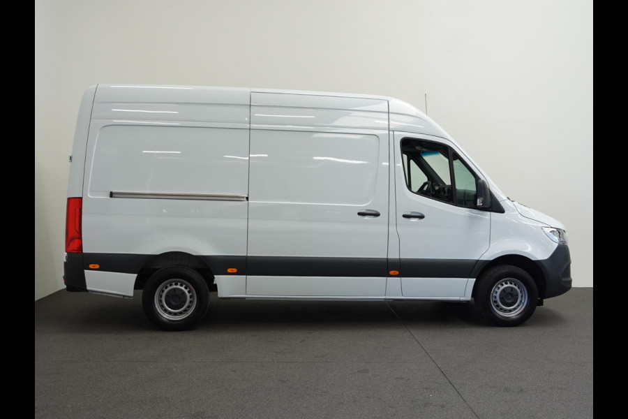 Mercedes-Benz Sprinter 315 CDI Aut 9G-Tronic L2H2 PRO Airco MBUX Navi Adaptive Cruise Control Leder PDC VA + Camera Trekhaak 3500kg Comfortstoel