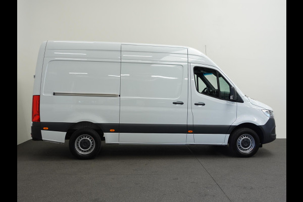 Mercedes-Benz Sprinter 315 CDI Aut 9G-Tronic L2H2 PRO Airco MBUX Navi Adaptive Cruise Control Leder PDC VA + Camera Trekhaak 3500kg Comfortstoel