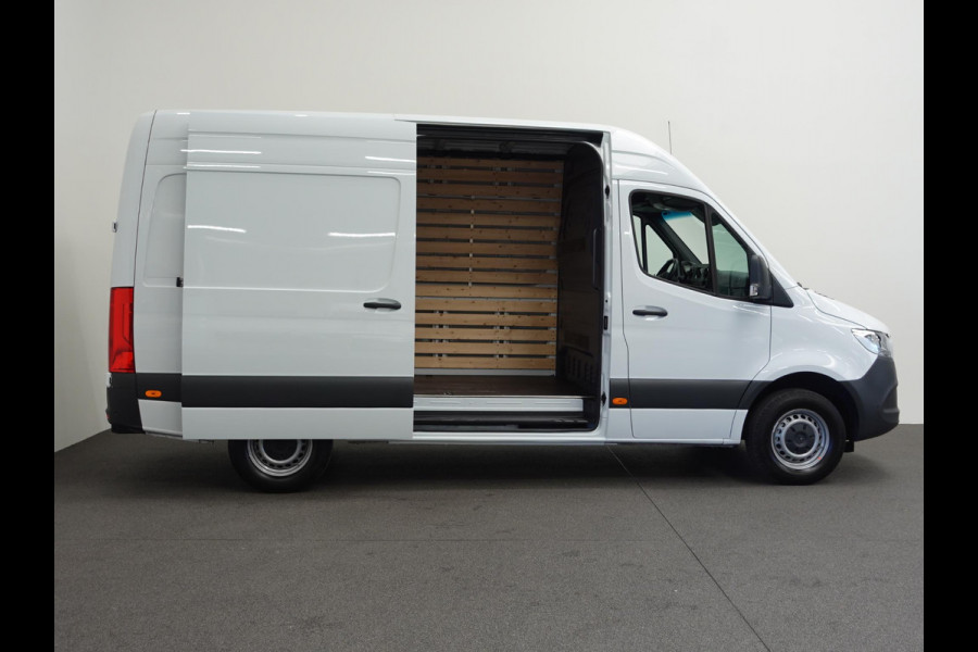 Mercedes-Benz Sprinter 315 CDI Aut 9G-Tronic L2H2 PRO Airco MBUX Navi Adaptive Cruise Control Leder PDC VA + Camera Trekhaak 3500kg Comfortstoel