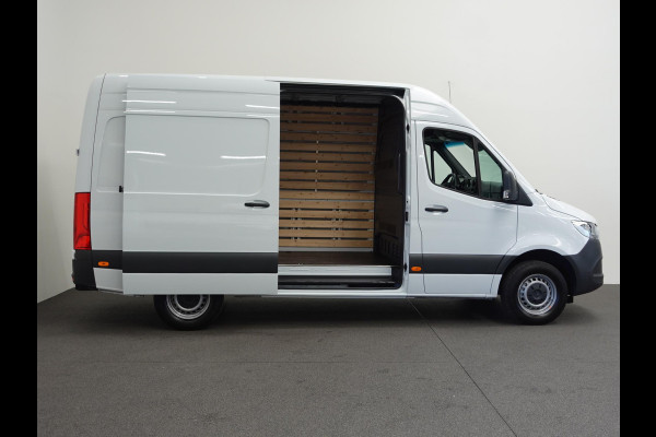 Mercedes-Benz Sprinter 315 CDI Aut 9G-Tronic L2H2 PRO Airco MBUX Navi Adaptive Cruise Control Leder PDC VA + Camera Trekhaak 3500kg Comfortstoel