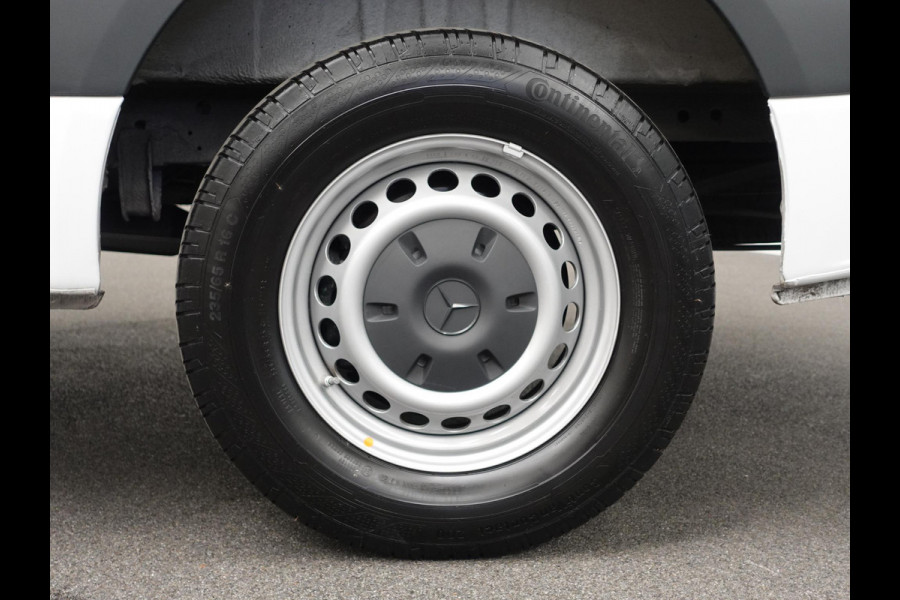 Mercedes-Benz Sprinter 315 CDI Aut 9G-Tronic L2H2 PRO Airco MBUX Navi Adaptive Cruise Control Leder PDC VA + Camera Trekhaak 3500kg Comfortstoel