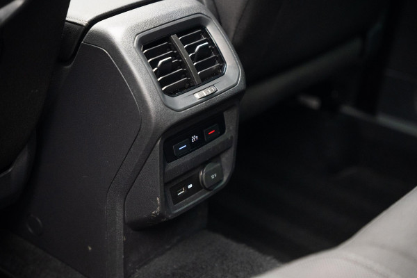 Volkswagen Tiguan 1.4 TSI ACT R-Line Pano|Camera|ACC|Massage|Draadloos Laden|