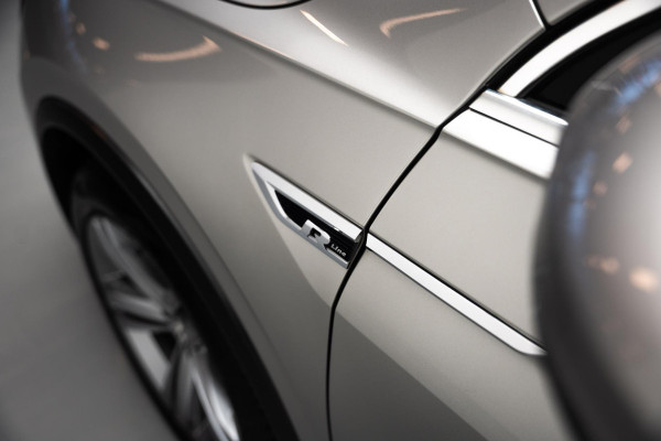 Volkswagen Tiguan 1.4 TSI ACT R-Line Pano|Camera|ACC|Massage|Draadloos Laden|