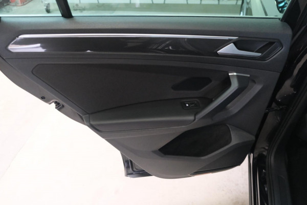 Volkswagen Tiguan 1.5 TSI ACT Highline R-Line - N.A.P. Airco, Cruise, Panodak, Navi,