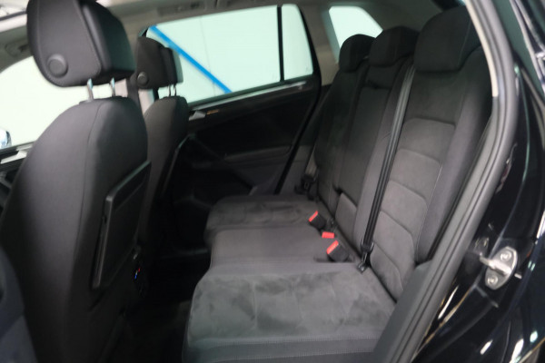Volkswagen Tiguan 1.5 TSI ACT Highline R-Line - N.A.P. Airco, Cruise, Panodak, Navi,