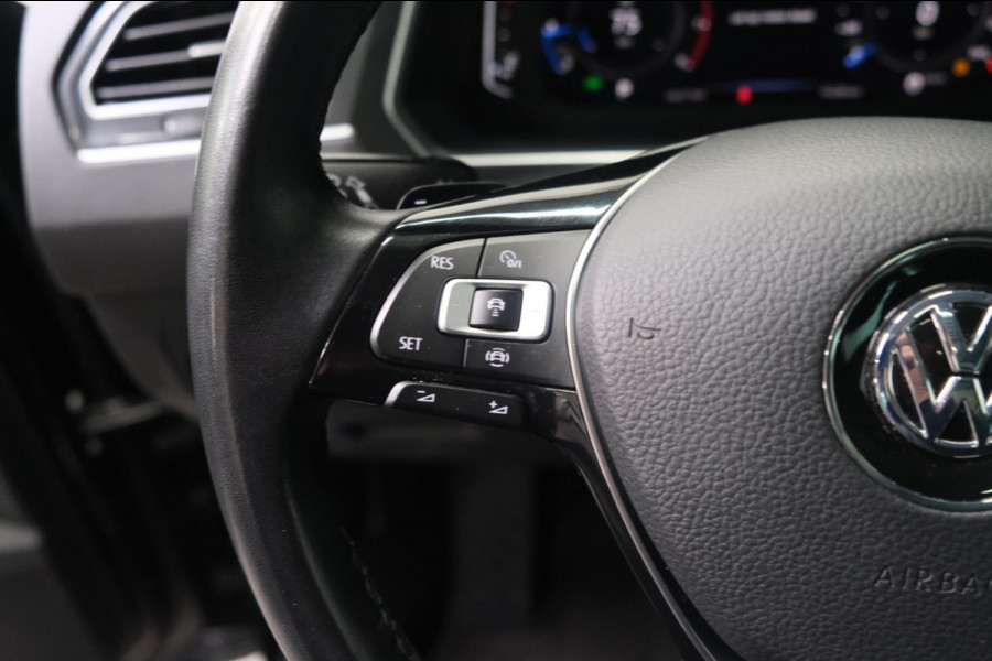 Volkswagen Tiguan 1.5 TSI ACT Highline R-Line - N.A.P. Airco, Cruise, Panodak, Navi,