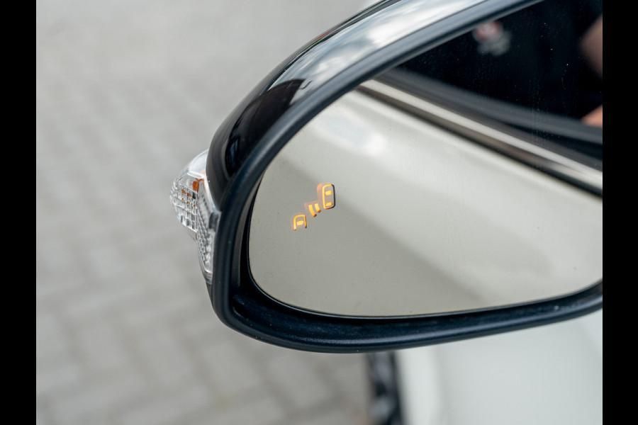 Toyota C-HR 2.0 Hybrid Bi-Tone | Dodehoek sensoren | Stuur&Stoel verw. | Parkeersensoren | Prijs Rijklaar!!