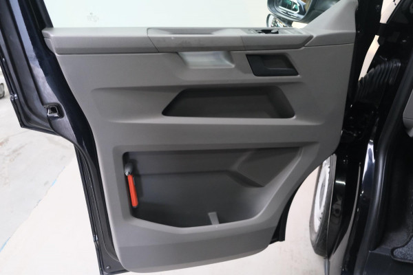 Volkswagen Transporter 2.0 TDI L2H1 150 PK - N.A.P. Airco, Cruise, Navi, PDC.