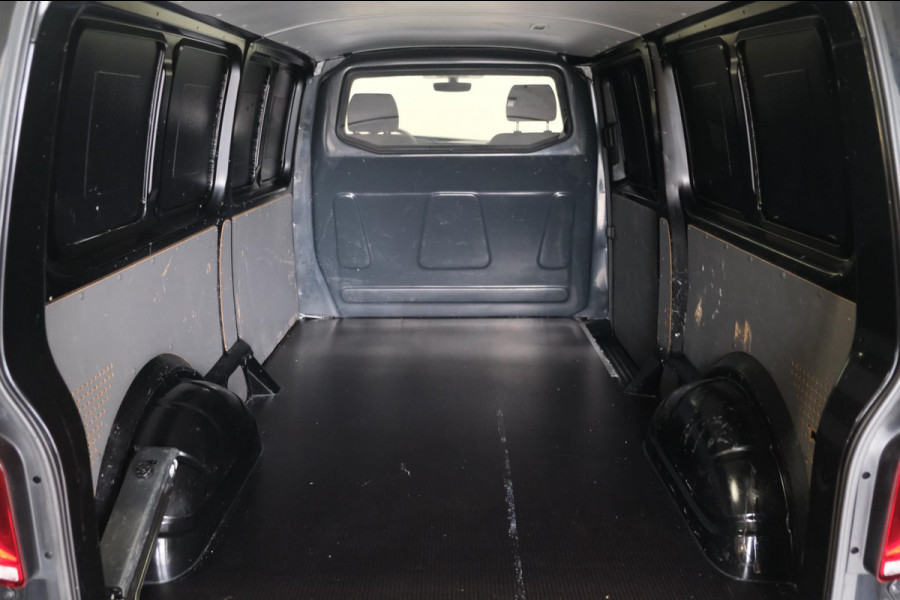 Volkswagen Transporter 2.0 TDI L2H1 150 PK - N.A.P. Airco, Cruise, Navi, PDC.