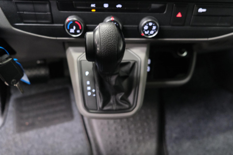 Volkswagen Transporter 2.0 TDI L2H1 150 PK - N.A.P. Airco, Cruise, Navi, PDC.