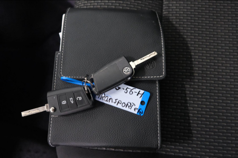 Volkswagen Transporter 2.0 TDI L2H1 150 PK - N.A.P. Airco, Cruise, Navi, PDC.