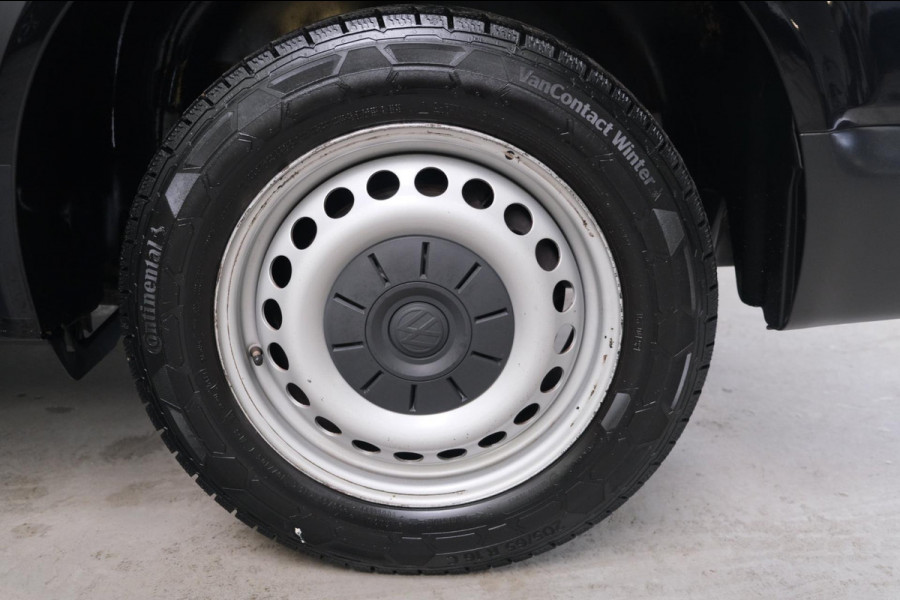 Volkswagen Transporter 2.0 TDI L2H1 150 PK - N.A.P. Airco, Cruise, Navi, PDC.