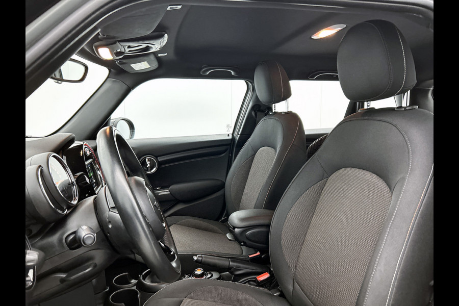 MINI Mini 1.5 Cooper Business (NL-auto, Dealer onderH, Parkeersensoren, Navi, Airco, Cruise Control, Etc)