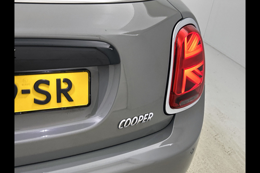 MINI Mini 1.5 Cooper Business (NL-auto, Dealer onderH, Parkeersensoren, Navi, Airco, Cruise Control, Etc)