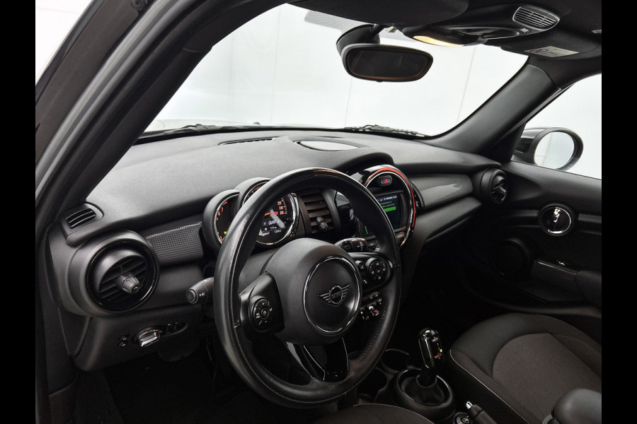 MINI Mini 1.5 Cooper Business (NL-auto, Dealer onderH, Parkeersensoren, Navi, Airco, Cruise Control, Etc)