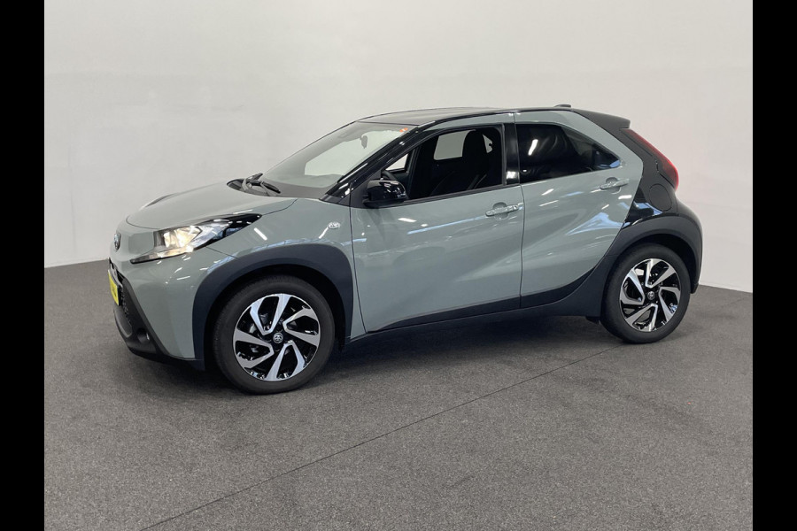 Toyota Aygo X 1.0 VVT-i Automaat Pulse | Navigatie | Apple Carplay/Android Auto | Camera | 17" Lichtmetalen Velgen | Climate Control | Adaptive Cruise Control | Two Tone