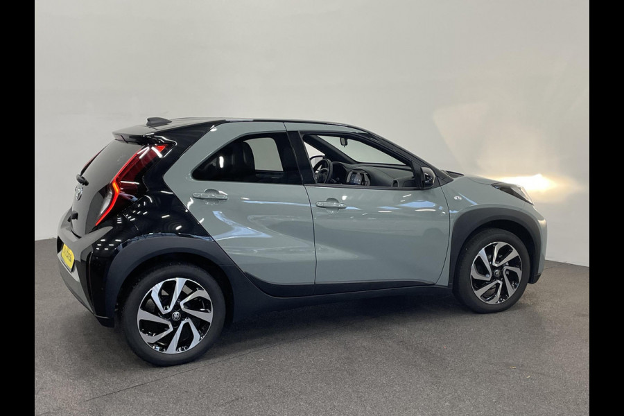 Toyota Aygo X 1.0 VVT-i Automaat Pulse | Navigatie | Apple Carplay/Android Auto | Camera | 17" Lichtmetalen Velgen | Climate Control | Adaptive Cruise Control | Two Tone
