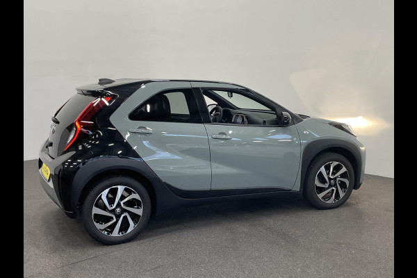 Toyota Aygo X 1.0 VVT-i Automaat Pulse | Navigatie | Apple Carplay/Android Auto | Camera | 17" Lichtmetalen Velgen | Climate Control | Adaptive Cruise Control | Two Tone