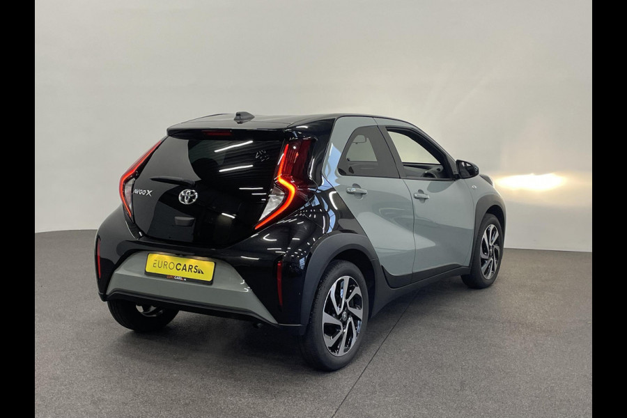 Toyota Aygo X 1.0 VVT-i Automaat Pulse | Navigatie | Apple Carplay/Android Auto | Camera | 17" Lichtmetalen Velgen | Climate Control | Adaptive Cruise Control | Two Tone
