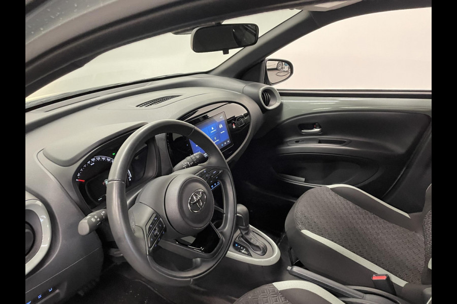 Toyota Aygo X 1.0 VVT-i Automaat Pulse | Navigatie | Apple Carplay/Android Auto | Camera | 17" Lichtmetalen Velgen | Climate Control | Adaptive Cruise Control | Two Tone