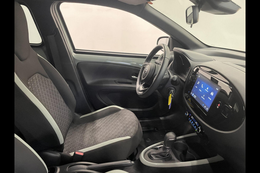 Toyota Aygo X 1.0 VVT-i Automaat Pulse | Navigatie | Apple Carplay/Android Auto | Camera | 17" Lichtmetalen Velgen | Climate Control | Adaptive Cruise Control | Two Tone