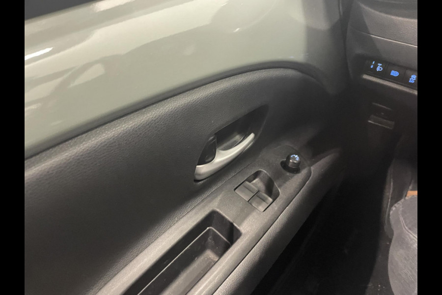Toyota Aygo X 1.0 VVT-i Automaat Pulse | Navigatie | Apple Carplay/Android Auto | Camera | 17" Lichtmetalen Velgen | Climate Control | Adaptive Cruise Control | Two Tone