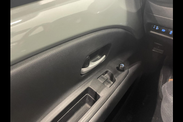 Toyota Aygo X 1.0 VVT-i Automaat Pulse | Navigatie | Apple Carplay/Android Auto | Camera | 17" Lichtmetalen Velgen | Climate Control | Adaptive Cruise Control | Two Tone