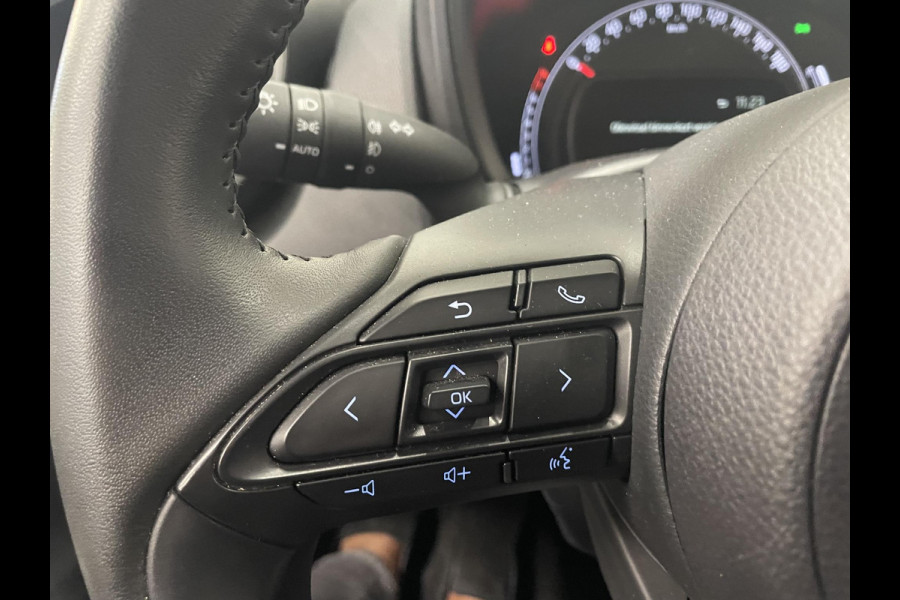 Toyota Aygo X 1.0 VVT-i Automaat Pulse | Navigatie | Apple Carplay/Android Auto | Camera | 17" Lichtmetalen Velgen | Climate Control | Adaptive Cruise Control | Two Tone