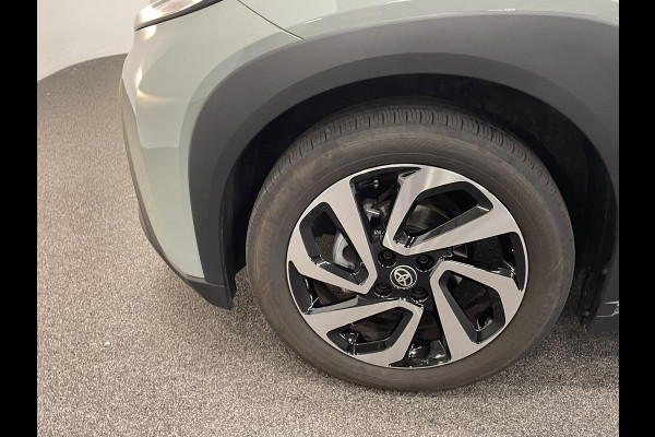 Toyota Aygo X 1.0 VVT-i Automaat Pulse | Navigatie | Apple Carplay/Android Auto | Camera | 17" Lichtmetalen Velgen | Climate Control | Adaptive Cruise Control | Two Tone