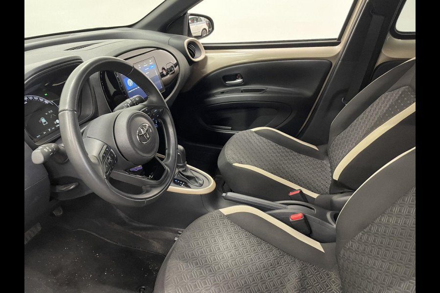 Toyota Aygo X 1.0 VVT-i Automaat Pulse | Navigatie | Apple Carplay/Android Auto | Camera | 17" Lichtmetalen Velgen | Climate Control | Adaptive Cruise Control | Two Tone