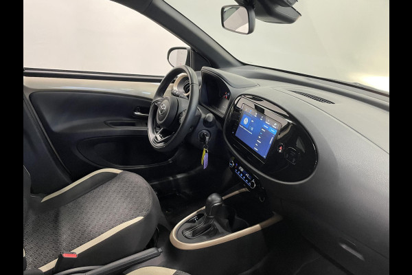 Toyota Aygo X 1.0 VVT-i Automaat Pulse | Navigatie | Apple Carplay/Android Auto | Camera | 17" Lichtmetalen Velgen | Climate Control | Adaptive Cruise Control | Two Tone