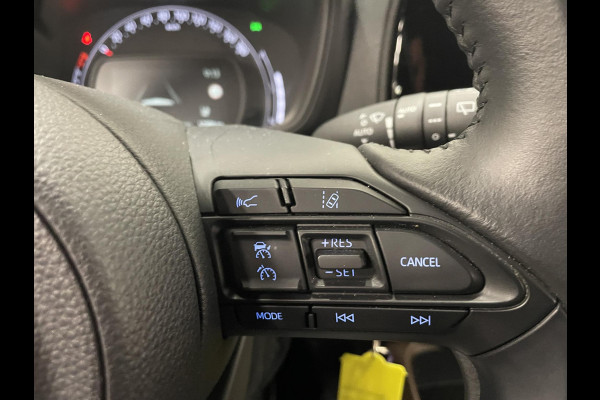 Toyota Aygo X 1.0 VVT-i Automaat Pulse | Navigatie | Apple Carplay/Android Auto | Camera | 17" Lichtmetalen Velgen | Climate Control | Adaptive Cruise Control | Two Tone