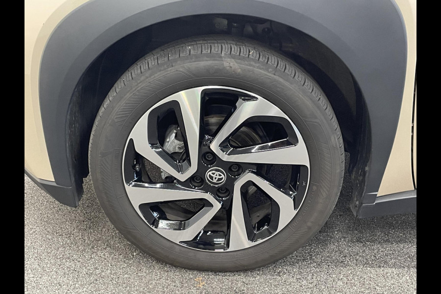 Toyota Aygo X 1.0 VVT-i Automaat Pulse | Navigatie | Apple Carplay/Android Auto | Camera | 17" Lichtmetalen Velgen | Climate Control | Adaptive Cruise Control | Two Tone